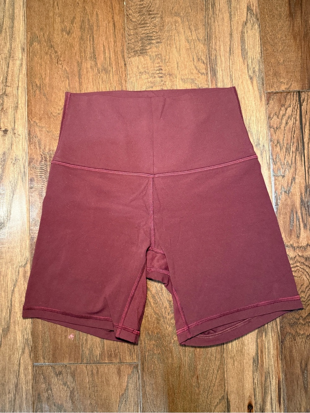 Lululemon High-Rise Wine Colored Bike Shorts Size 4 Yoga Shorts - Picture 4 of 8